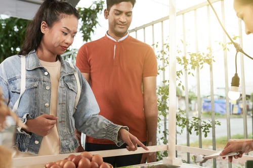Preview: Customers Choosing Food