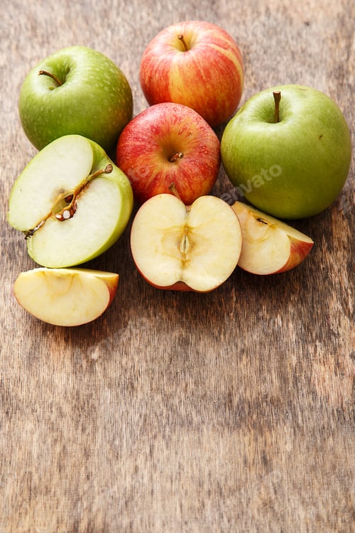 Preview: Apples on the table