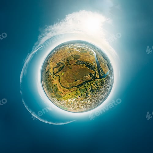 Visualização: Vista aérea, florestas verdes e paisagem fluvial em um dia ensolarado de verão. Vista superior da bela