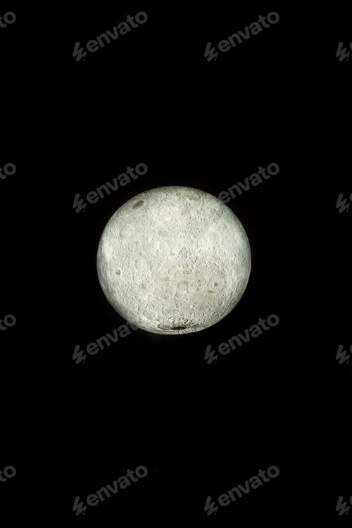 Preview: Closeup shot of the moon in the dark, telescopic view