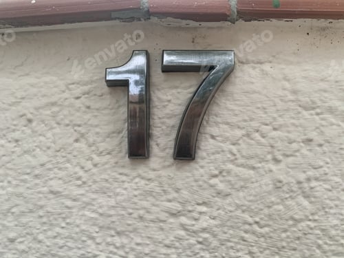 Preview: Closeup shot of number 17 in the address on the building wall