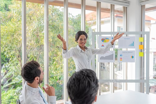 Preview: confident business woman present in meeting room