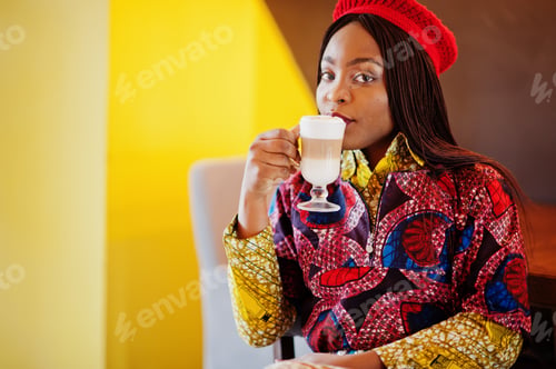 Preview: Beret woman