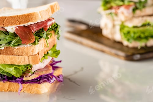 Vista previa: Selective Focus of Fresh Sandwiches With Meat on Marble White Surface