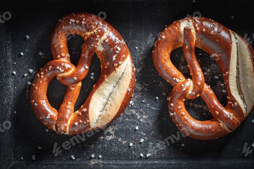 Preview: Yummy and crunchy pretzels with salt freshly baked at home.