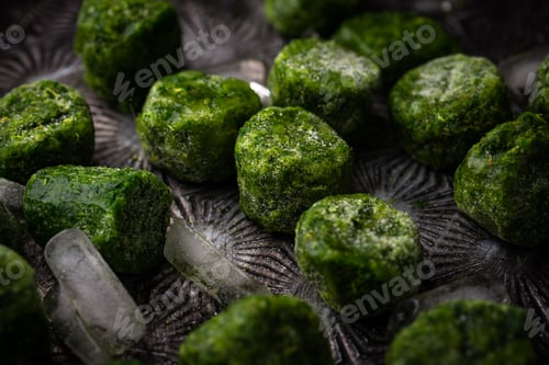 Preview: Frozen spinach green cubes in bowl