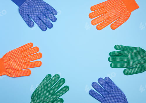 Preview: Textile work gloves on a blue background. Protective clothing for manual workers, top view