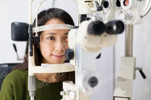 Preview: Woman checking vision with equipment