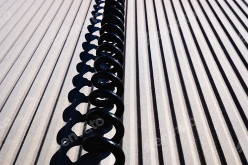 Preview: Wavy cable on a solid colored foam background.