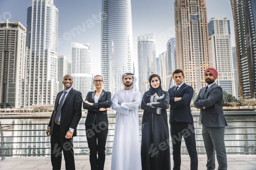 Preview: Business team in Dubai