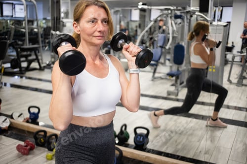 Preview: fit woman training in the gym