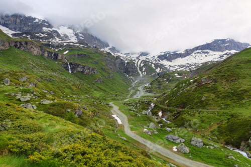 Preview: Alpine landscape with Matterhorn peak (Cervino) behind de clouds, Breuil-Cervinia, Italy