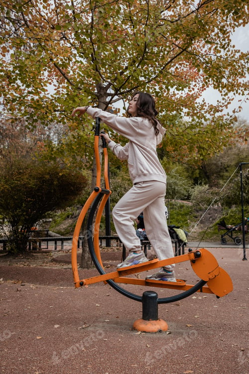 Preview: Girl doing sport outdoors