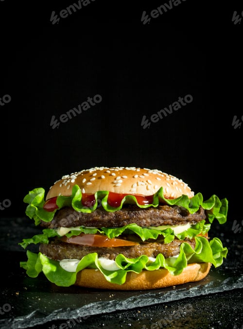 Preview: Burger with beef and vegetables.