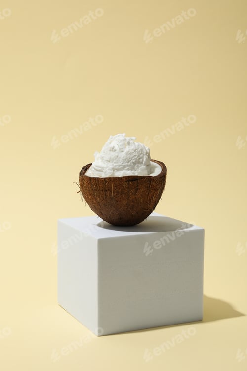 Preview: Summer dessert - ice cream, ice cream with coconut