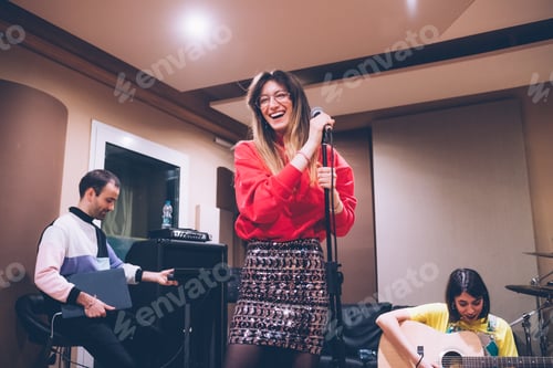 Preview: young woman singer rehearsing