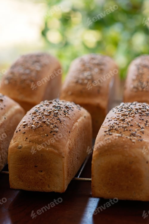 Preview: Homemade freshly baked white grain bread on a baking rack