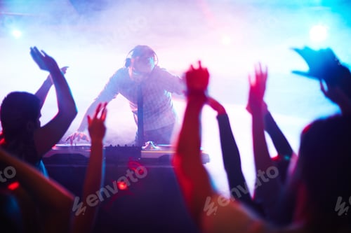 Preview: Energetic deejay