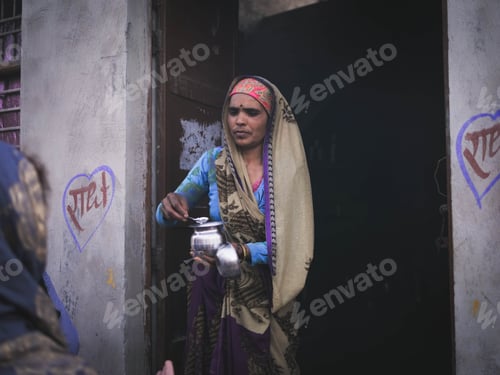 Preview: Poor people, old woman India