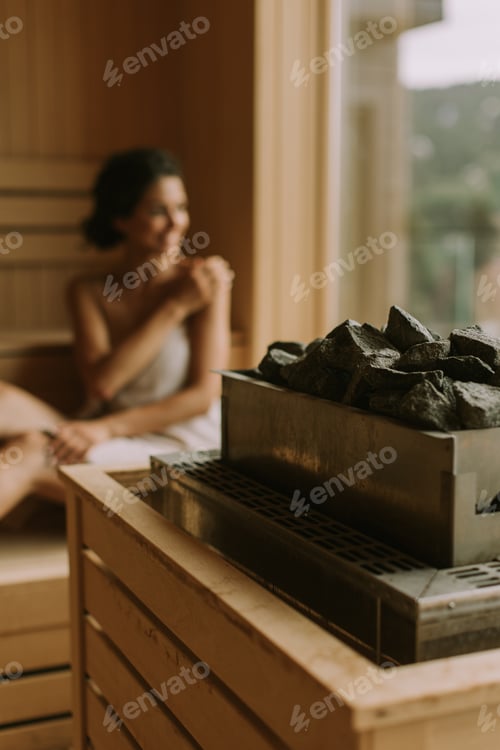 Preview: Young woman relaxing in the sauna