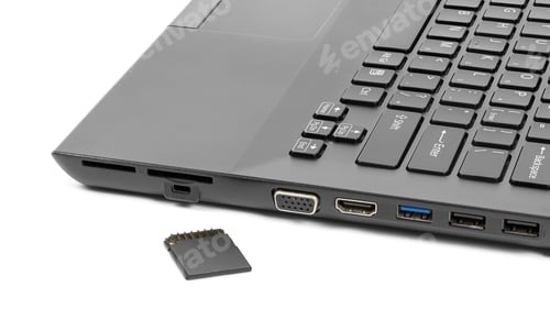Preview: Memory card in front of the laptops card reader