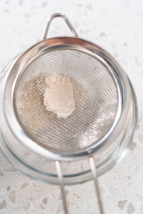 Preview: Simple vanilla bundt cake from box cake