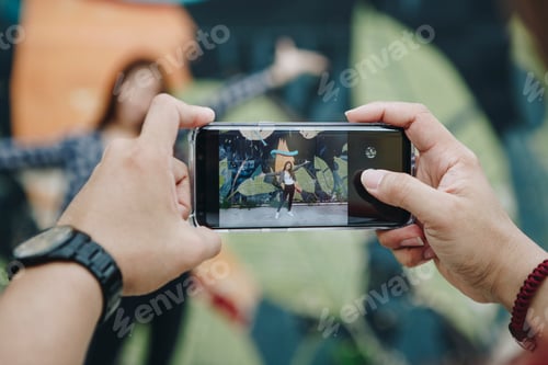 Preview: Man taking a photo of his girlfriend
