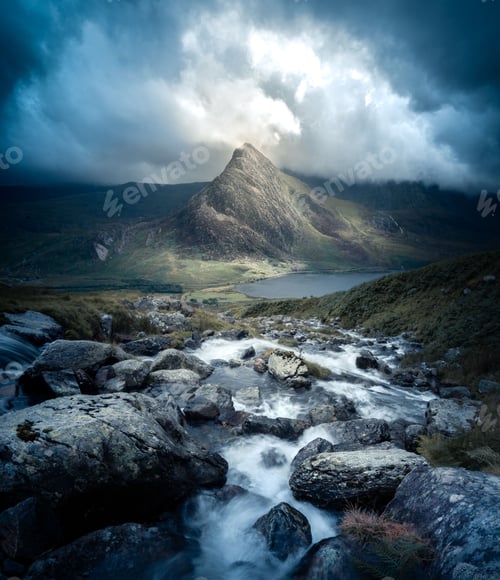 Preview: Vertical shot of Mount Tryfan. Ogwen Valley, Snowdonia, Wales.