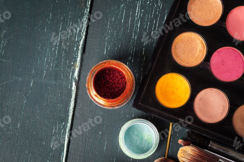 Preview: Makeup brushes and make-up eye shadows