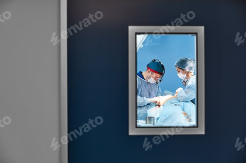 Preview: Behind the doors of the operating room, equipment and medical devices in the modern operating room.