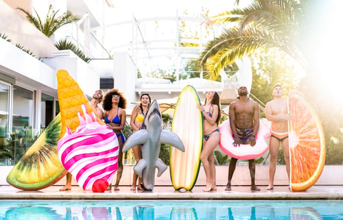 Preview: Young friends at swimming pool party