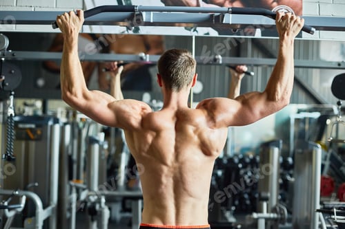 Preview: Muscular Bare Back of Handsome Man Exercising in Gym