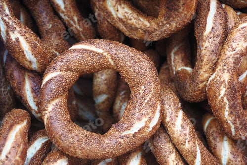 Preview: Freshly baked simit displayed at a market in Istanbul