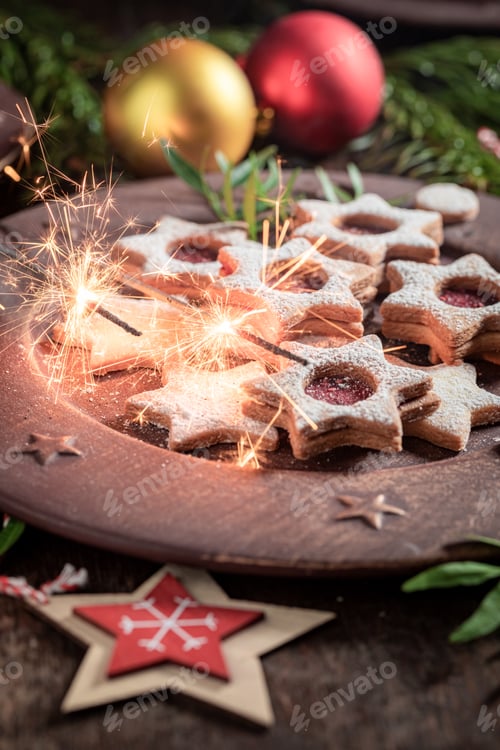 Preview: Tasty stained glass cookies with Christmas ornaments and mistletoe