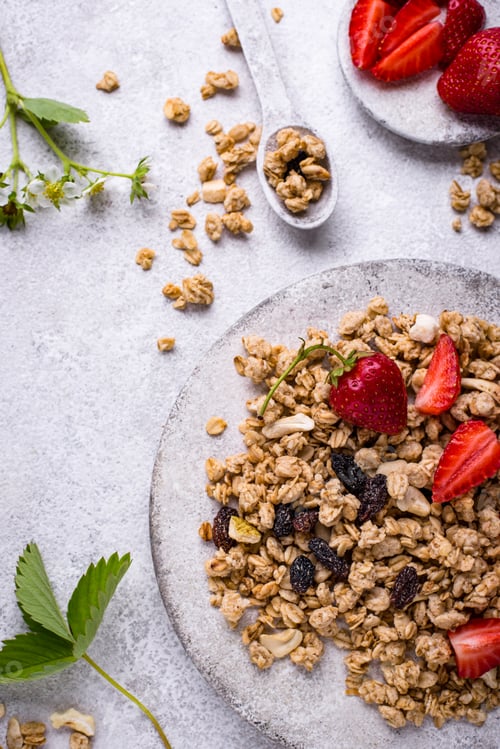 Preview: Homemade granola with fresh strawberry