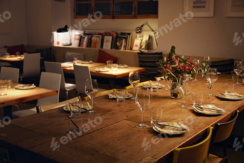 Preview: Serving dinner table set