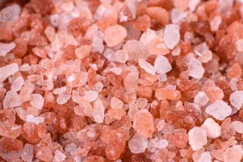 Preview: Pink and white large Himalayan salt in a white saucer