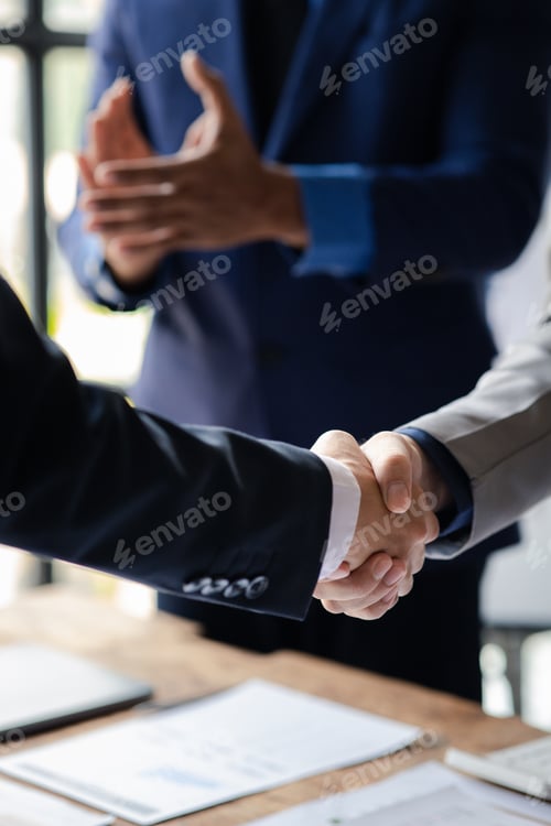 Preview: Close-up two business men holding hands, Two businessmen are agreeing on business together and shaki