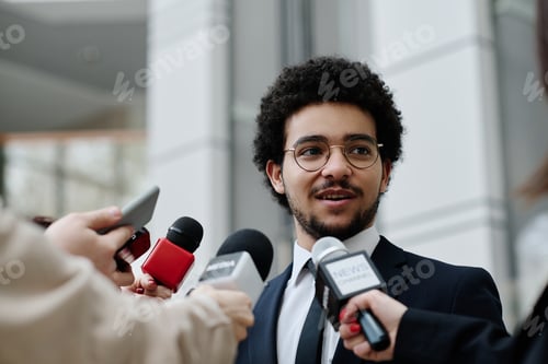 Preview: Businessman performing at business conference