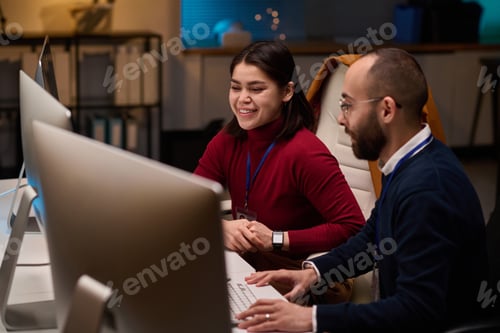 Preview: IT Developers Collaborating on Project