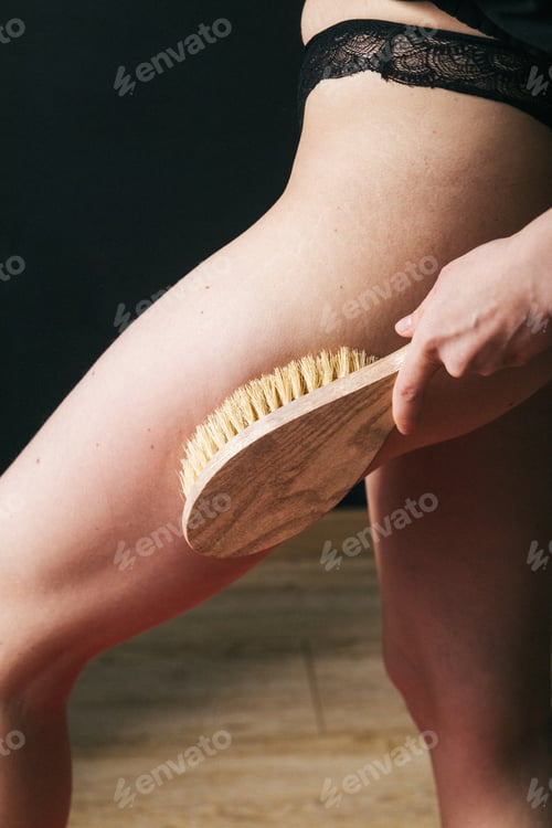 Preview: a woman demonstrates the technique of self-massage on her thighs - getting rid of stretch marks and