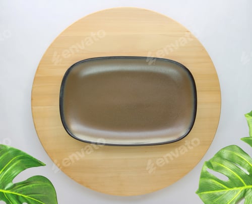 Preview: dish is placed on a round wooden table with monstera palm leaves for decoration