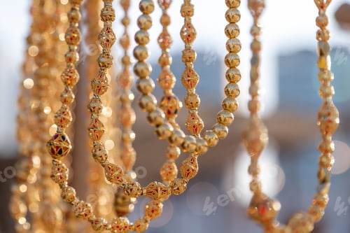 Preview: Golden jewelry at traditional Emirati market