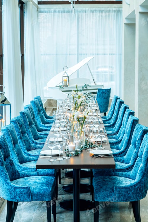 Preview: Table setting. On the banquet table there are plates with napkins and name cards, glasses and cutler