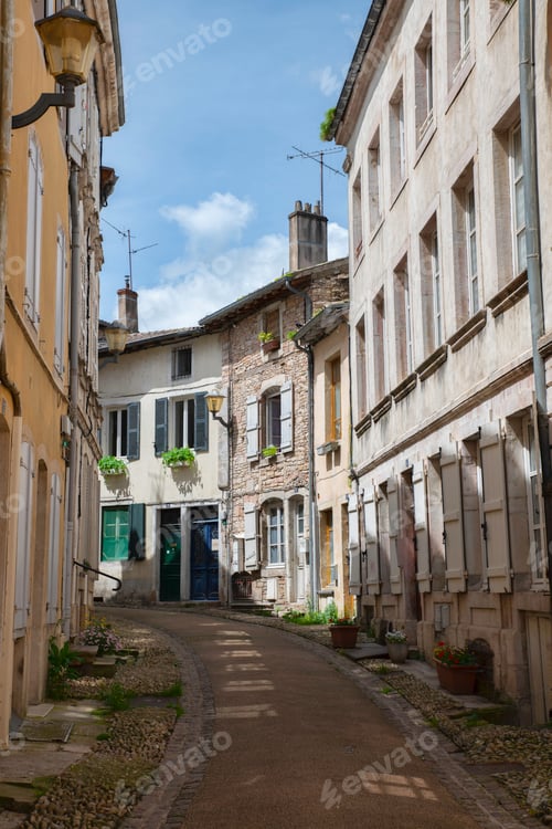 Preview: straat in tournus in france