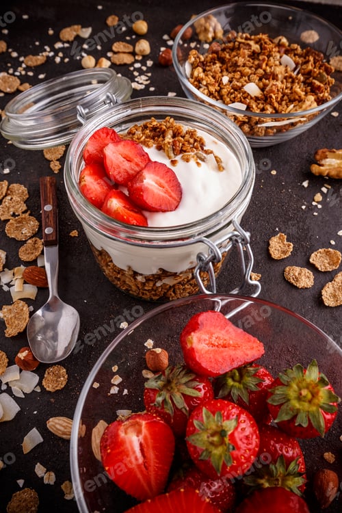 Preview: Crunchy granola or muesli