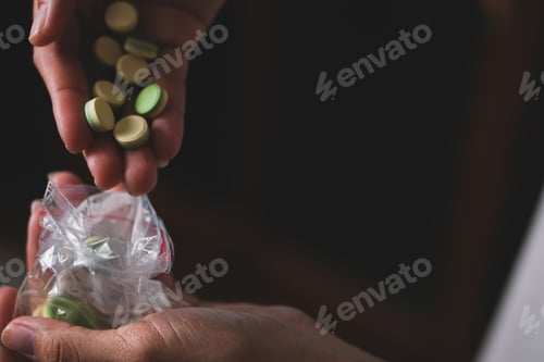 Preview: Female doctor hand holding tablets pills closeup