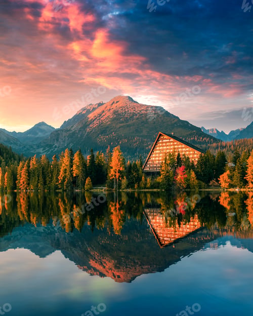 Aperçu: Picturesque autumn view of lake Strbske pleso in High Tatras National Park