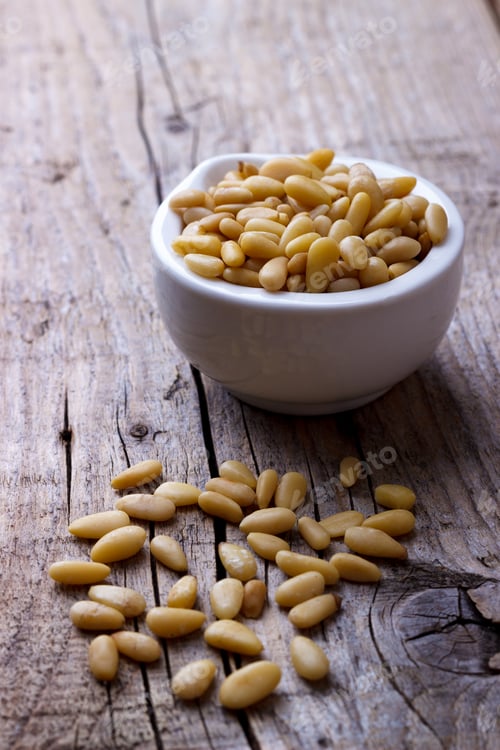 Preview: Pine nuts in a bowl