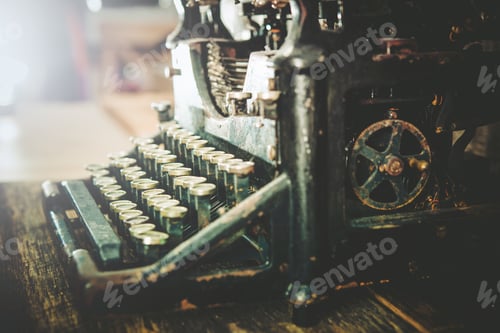 Preview: Rusty Vintage Typewriter